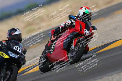 media/Sep-11-2022-SoCal Trackdays (Sun) [[81b7e951af]]/Turn 16 (945am)/